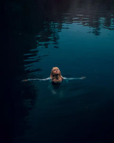 Ženský portrét - Fotografie č. 13