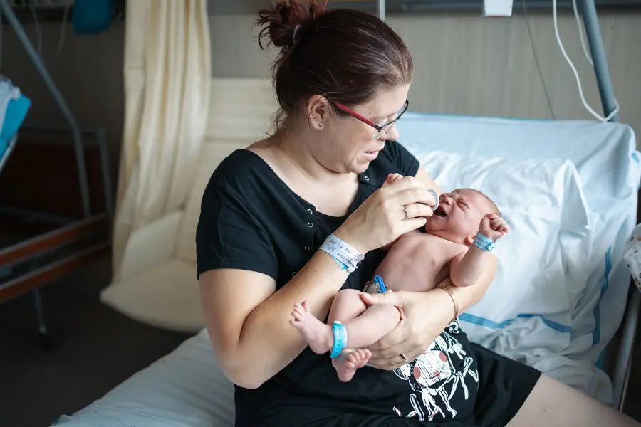 Lifestylové focení v porodnici (Fresh 48), Miminka (Newborn) - Fotografie č. 8