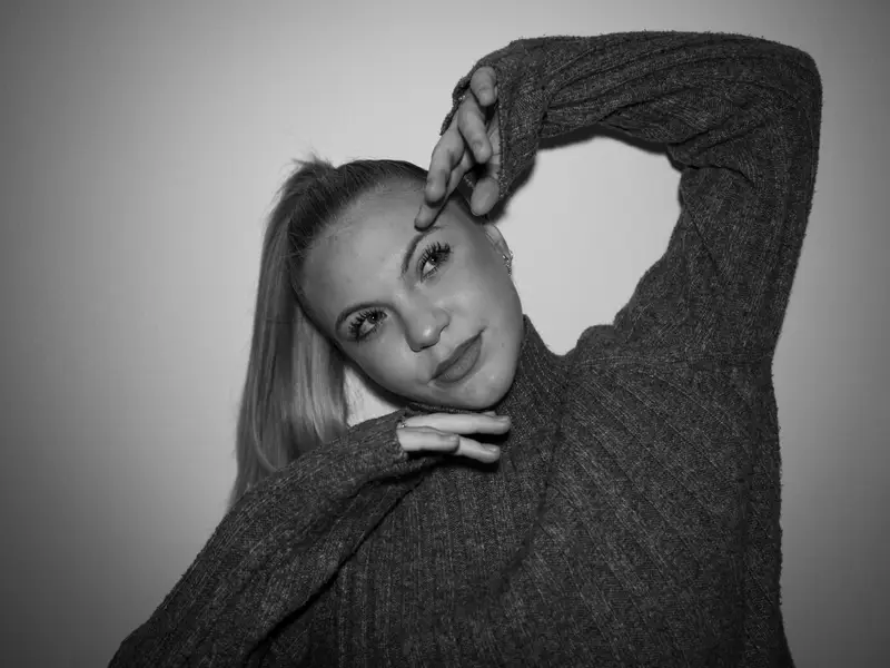 Ženský portrét - Fotografie č. 12