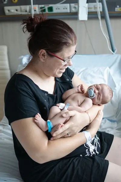 Lifestylové focení v porodnici (Fresh 48), Miminka (Newborn) - Fotografie č. 7