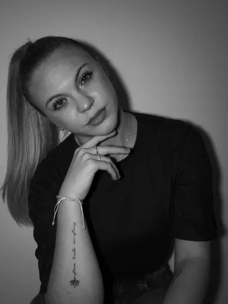 Ženský portrét - Fotografie č. 10