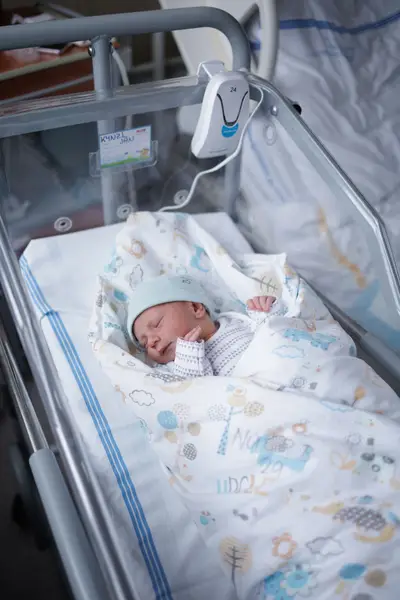 Lifestylové focení v porodnici (Fresh 48), Newborn focení - Fotografie č. 4