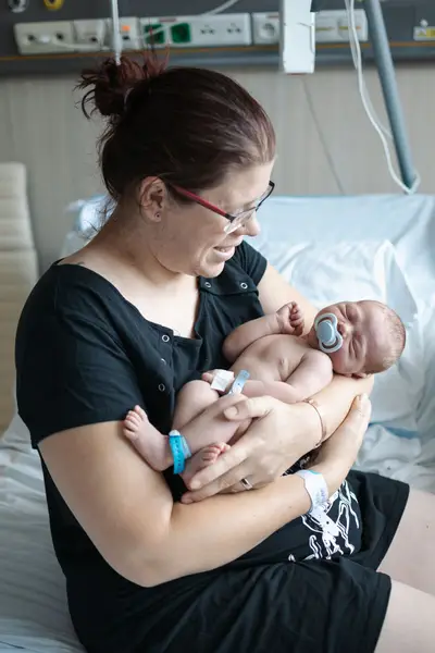 Lifestylové focení v porodnici (Fresh 48), Newborn focení - Fotografie č. 7