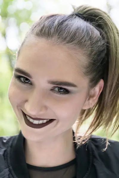 Ženský portrét - Fotografie č. 13