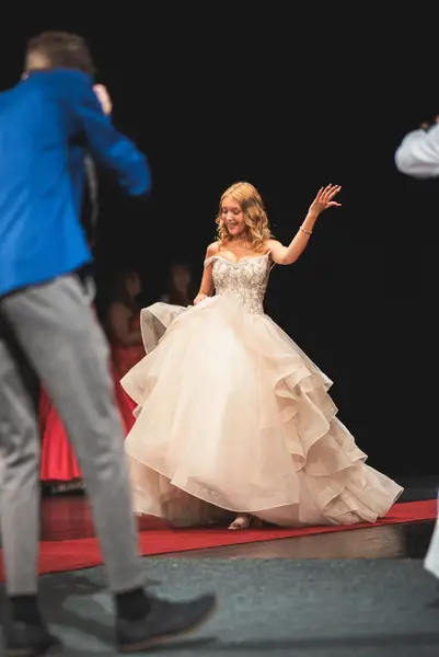 Focení maturitních plesů Eliška Machová - Fotografie č. 2